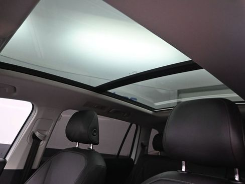 Used 2018 Volkswagen Tiguan SE w/ Panoramic Sunroof Package AWD/4WD image 27
