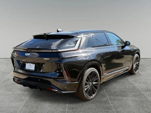 New 2026 Cadillac Lyriq V w/ LPO, Floor Liner Package AWD/4WD image 9