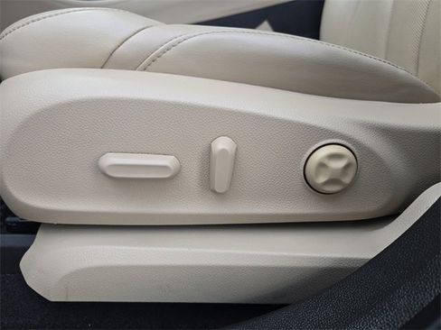 Used 2019 Buick Envision Essence image 18