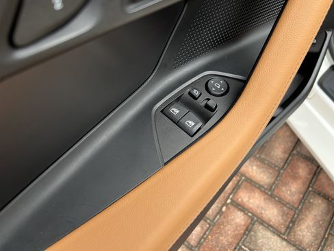 Used 2025 BMW 230i Coupe w/ Convenience Package image 15