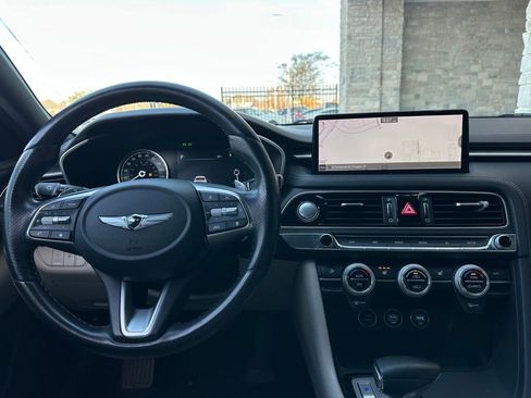 Used 2022 Genesis G70 2.0T image 6