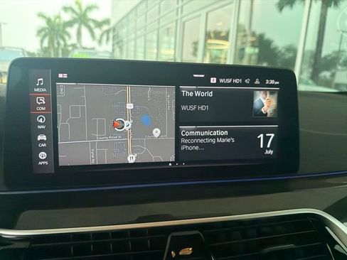 Used 2022 BMW 530i w/ M Sport Package RWD image 9