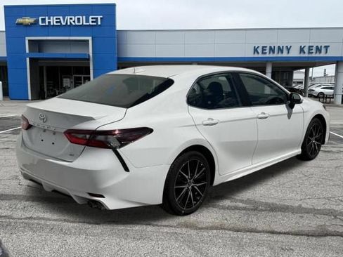 Used 2024 Toyota Camry SE FWD image 4