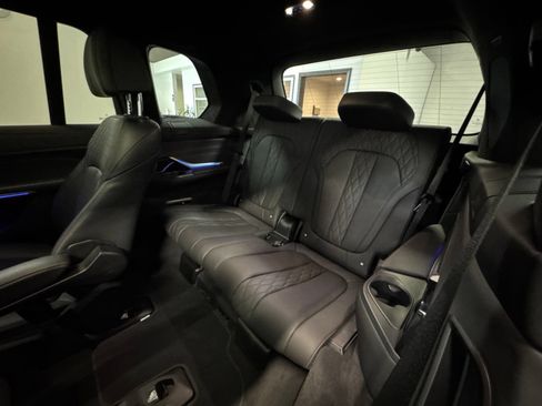 Used 2024 BMW X7 xDrive40i w/ M Sport Package AWD/4WD image 16