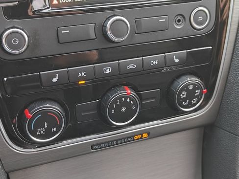 Used 2015 Volkswagen Passat 1.8T SE image 12