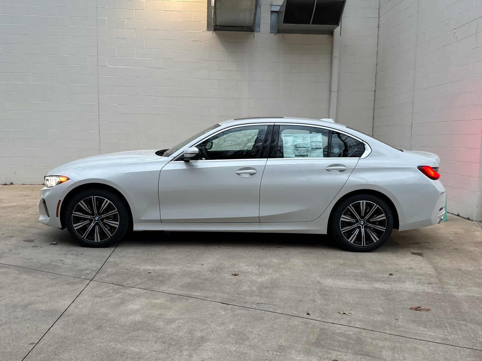 Used 2026 BMW 330i xDrive Sedan w/ Convenience Package AWD/4WD image 5