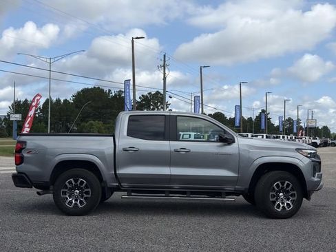 Used 2024 Chevrolet Colorado Z71 w/ Z71 Convenience Package 2 AWD/4WD image 5