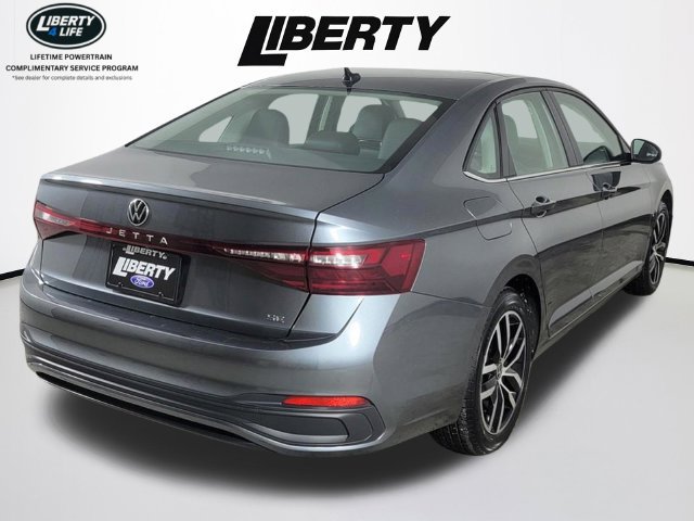 Used 2025 Volkswagen Jetta SE FWD image 3