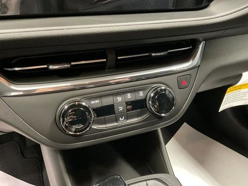 New 2025 Buick Envista Preferred image 16