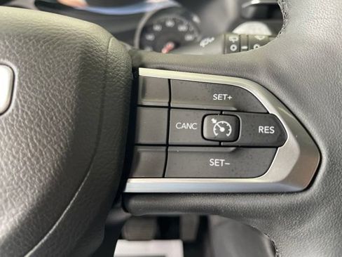 Used 2023 Jeep Compass Latitude AWD/4WD image 18