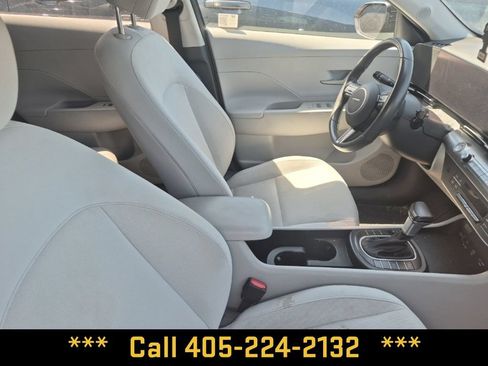 Used 2025 Hyundai Kona SEL FWD image 30