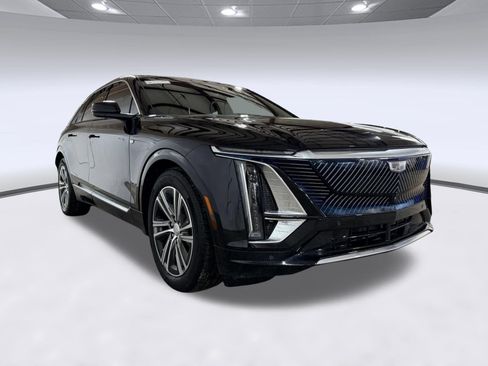 Certified 2024 Cadillac Lyriq Luxury w/ LPO, Floor Liner Package AWD/4WD image 40