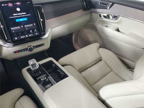 Certified 2026 Volvo XC90 B6 Ultra AWD/4WD image 17
