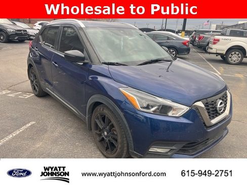 Used 2020 Nissan Kicks SR w/ SR Premium Package image 3