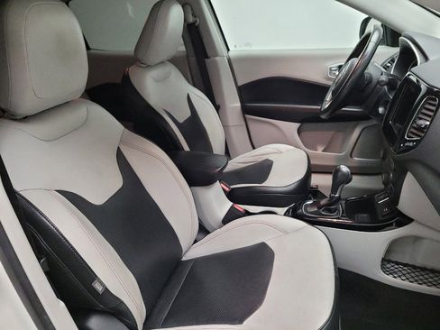 Used 2018 Jeep Compass Limited w/ Navigation Group FWD image 21