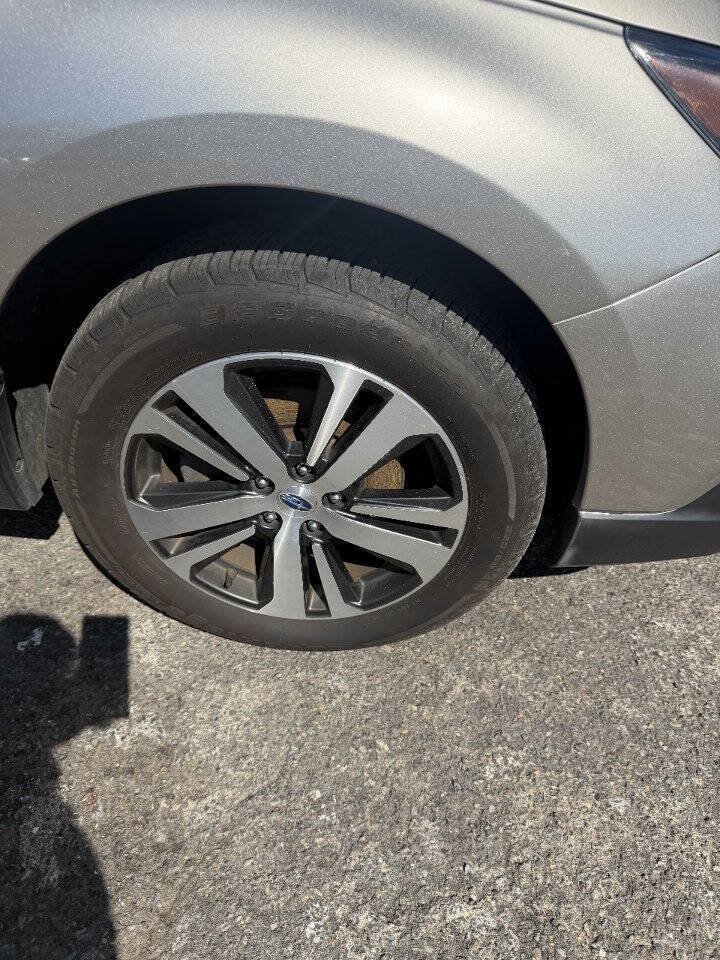 Used 2018 Subaru Outback 3.6R Limited AWD/4WD image 16