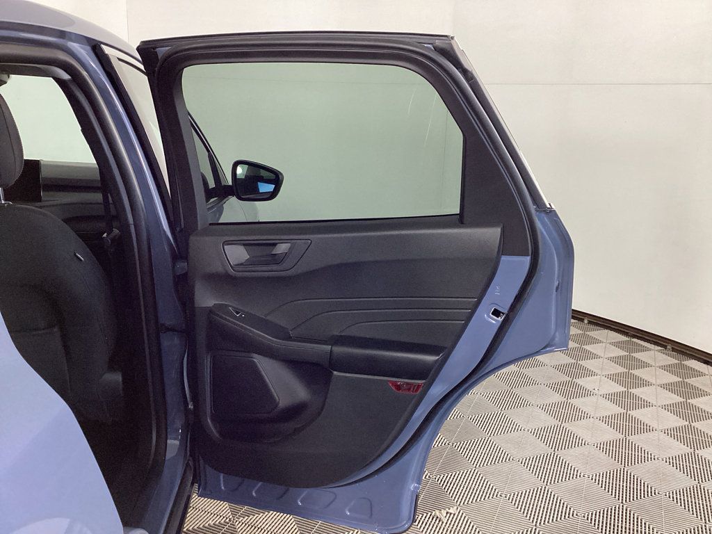 Used 2023 Ford Escape Active w/ Tech Pack #1 AWD/4WD image 7
