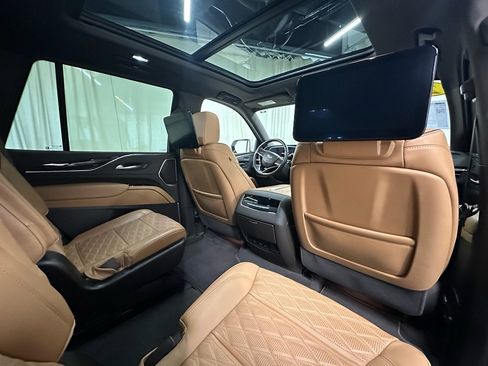 Used 2023 Cadillac Escalade Premium Luxury image 20