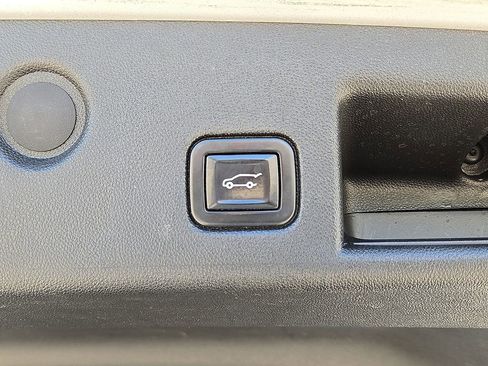 Used 2022 Chevrolet Equinox Premier FWD image 15