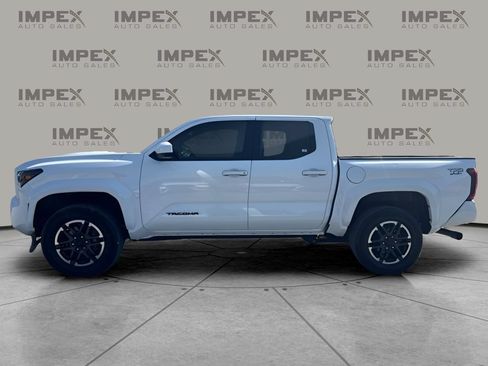 Used 2024 Toyota Tacoma TRD Sport AWD/4WD image 2