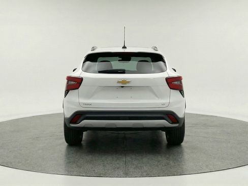 Used 2025 Chevrolet Trax LT w/ LT Convenience Package FWD image 7