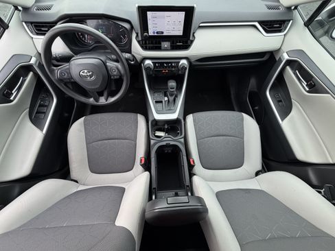 Used 2025 Toyota RAV4 XLE FWD image 24