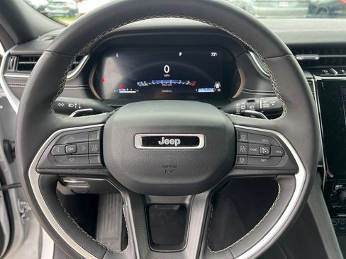 Used 2024 Jeep Grand Cherokee Altitude RWD image 19