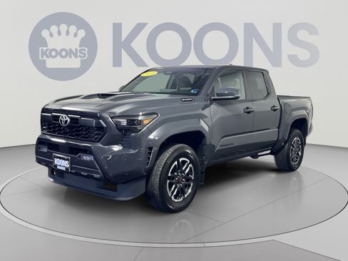 Used 2024 Toyota Tacoma TRD Sport w/ TRD Sport Upgrade Package AWD/4WD image 5