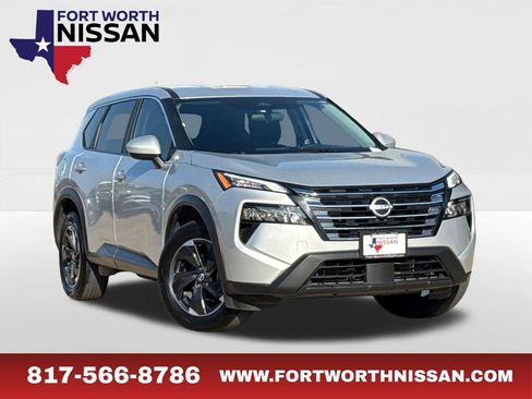 Used 2025 Nissan Rogue SV image 1