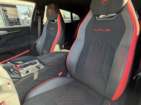 Used 2024 Lamborghini Urus Performante image 11