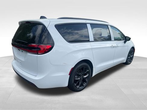 New 2026 Chrysler Pacifica Select w/ S Appearance Package FWD image 5