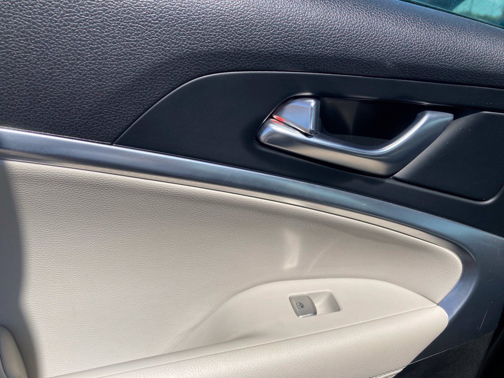 Used 2025 Genesis G70 2.5T RWD image 12