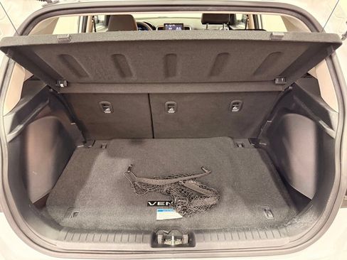 Used 2023 Hyundai Venue SE FWD image 13