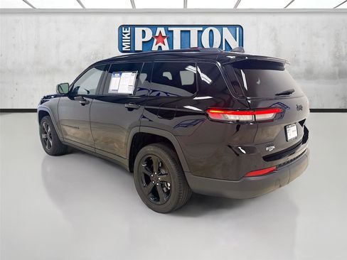 Used 2023 Jeep Grand Cherokee L Laredo image 5