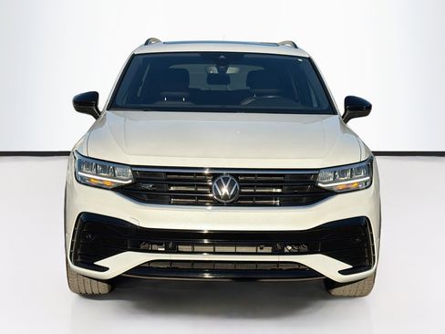 Used 2023 Volkswagen Tiguan SE R-Line image 8
