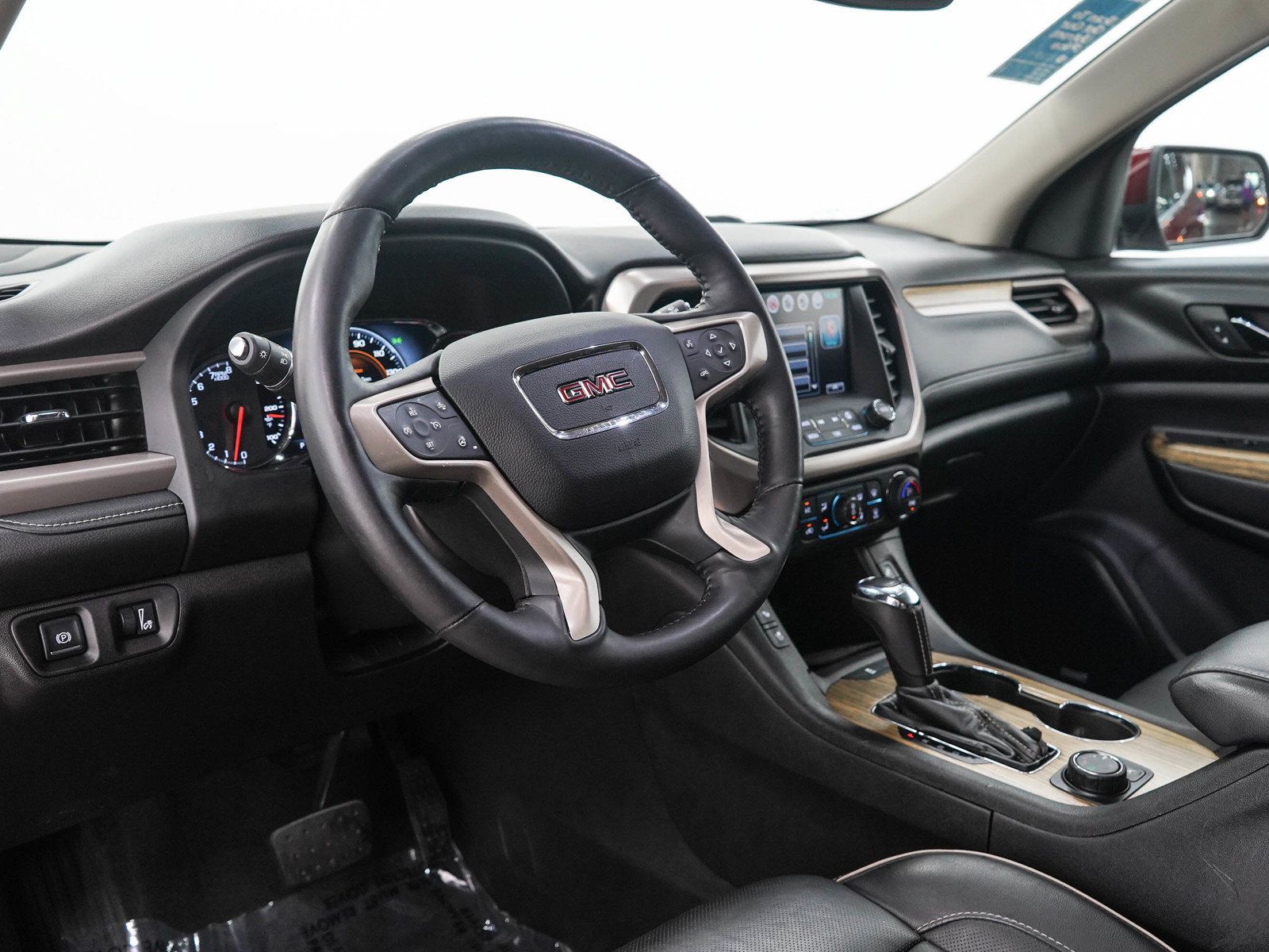 Used 2017 GMC Acadia Denali w/ Technology Package AWD/4WD image 27