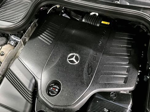 Used 2025 Mercedes-Benz GLS 450 4MATIC image 33