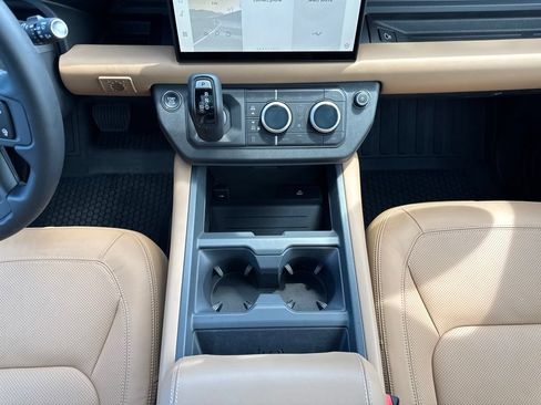 Certified 2025 Land Rover Defender 110 X-Dynamic SE AWD/4WD image 23