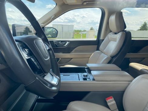 Used 2024 Lincoln Navigator Premiere AWD/4WD image 16