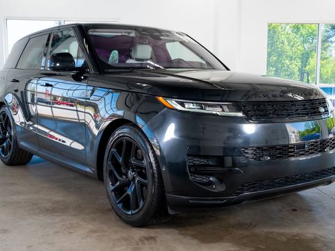 Used 2023 Land Rover Range Rover Sport SE image 4
