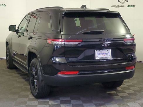 Used 2024 Jeep Grand Cherokee Altitude image 4