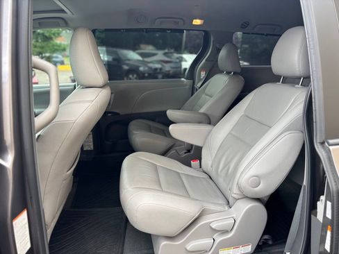 Used 2017 Toyota Sienna XLE w/ XLE Navigation Package AWD/4WD image 20