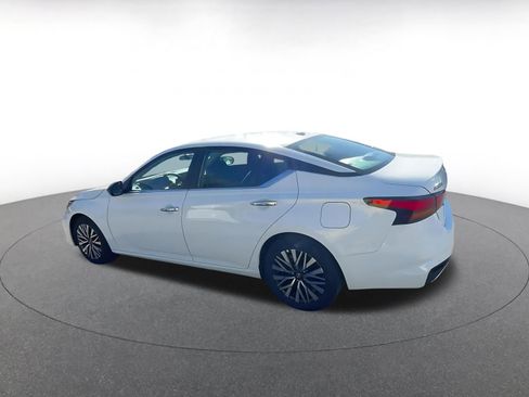 Used 2025 Nissan Altima 2.5 SV image 10