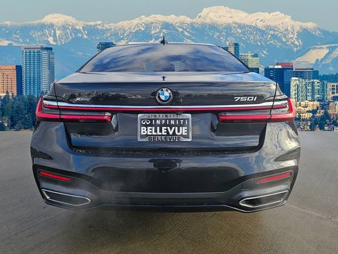 Used 2022 BMW 750i xDrive w/ M Sport Package image 6