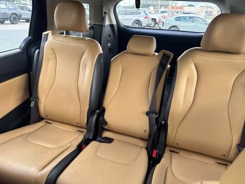 Used 2024 Kia Carnival LX FWD image 9