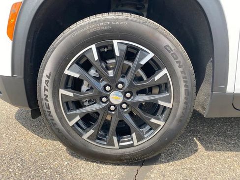 Used 2025 Chevrolet Traverse LT w/ Sun and Wheel Package AWD/4WD image 25