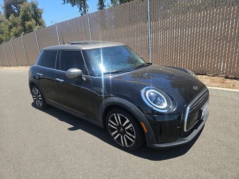 Used 2022 MINI Cooper 4-Door Hardtop FWD image 1