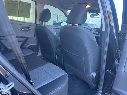 Used 2023 Nissan Rogue SV image 24