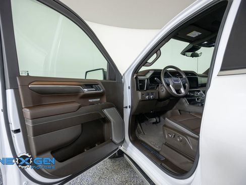 Used 2024 GMC Sierra 1500 Denali w/ Denali Reserve Package AWD/4WD image 9