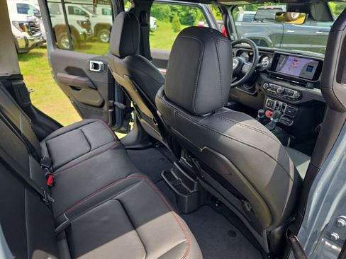 Used 2026 Jeep Wrangler Unlimited Rubicon AWD/4WD image 12